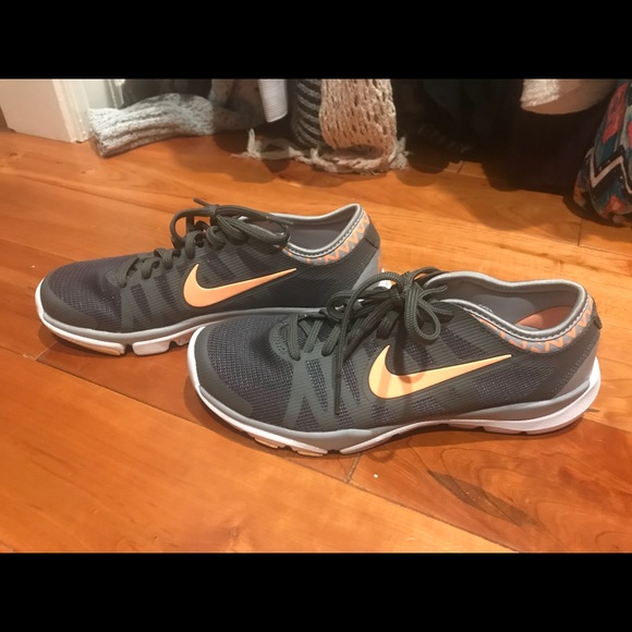 Women’s Nike Sneakers - Picture 4 of 7
